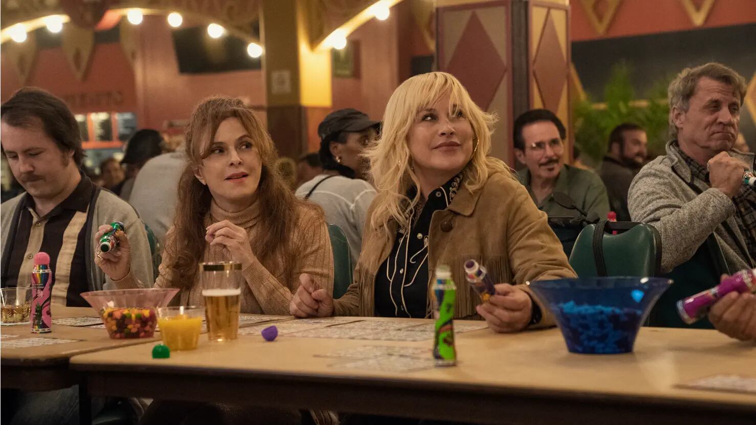 Imagen promocional del capítulo “Two Knockers and No Boyfriend = A Felony” de la serie “High Desert” (Foto: Apple TV+)