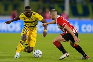 Luis Advíncula: el peruano que no se cansa de dar pases gol en Boca, su lugar en el mundo | PERFIL