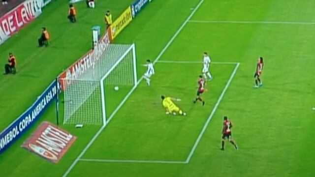 ¡Gol de Lisandro Alzugaray! LDU marca el 2-0 ante Universitario por Copa Libertadores | VIDEO