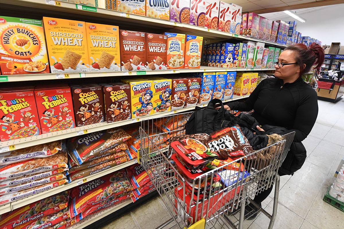 Ve al supermercado la semana anterior a fiestas de fin de año. (Foto: AFP)