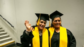 Adultos mayores de diversas regiones celebraron haber aprendido a leer y escribir