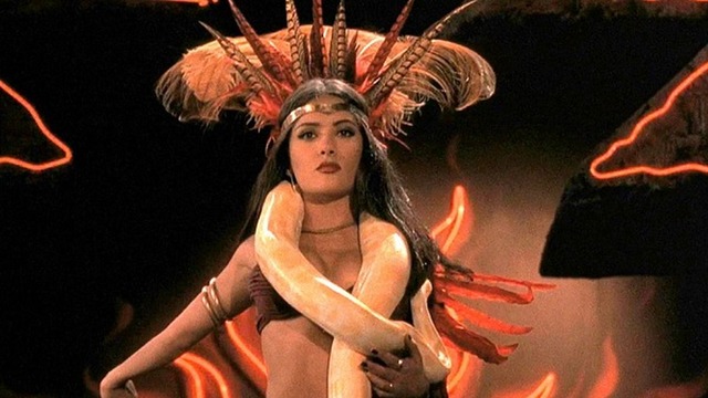 Salma Hayek: la mentira que le contó Tarantino para que hiciera el baile con la serpiente en “Del crepúsculo al amanecer”