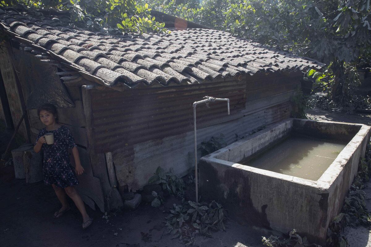 Una vivienda en la comunidad La Grecia, el 6 de julio de 2023, tras la explosión del volcán San Cristóbal este miércoles en la ciudad de Chinandega, Nicaragua. (Foto de Jorge Torres / EFE)