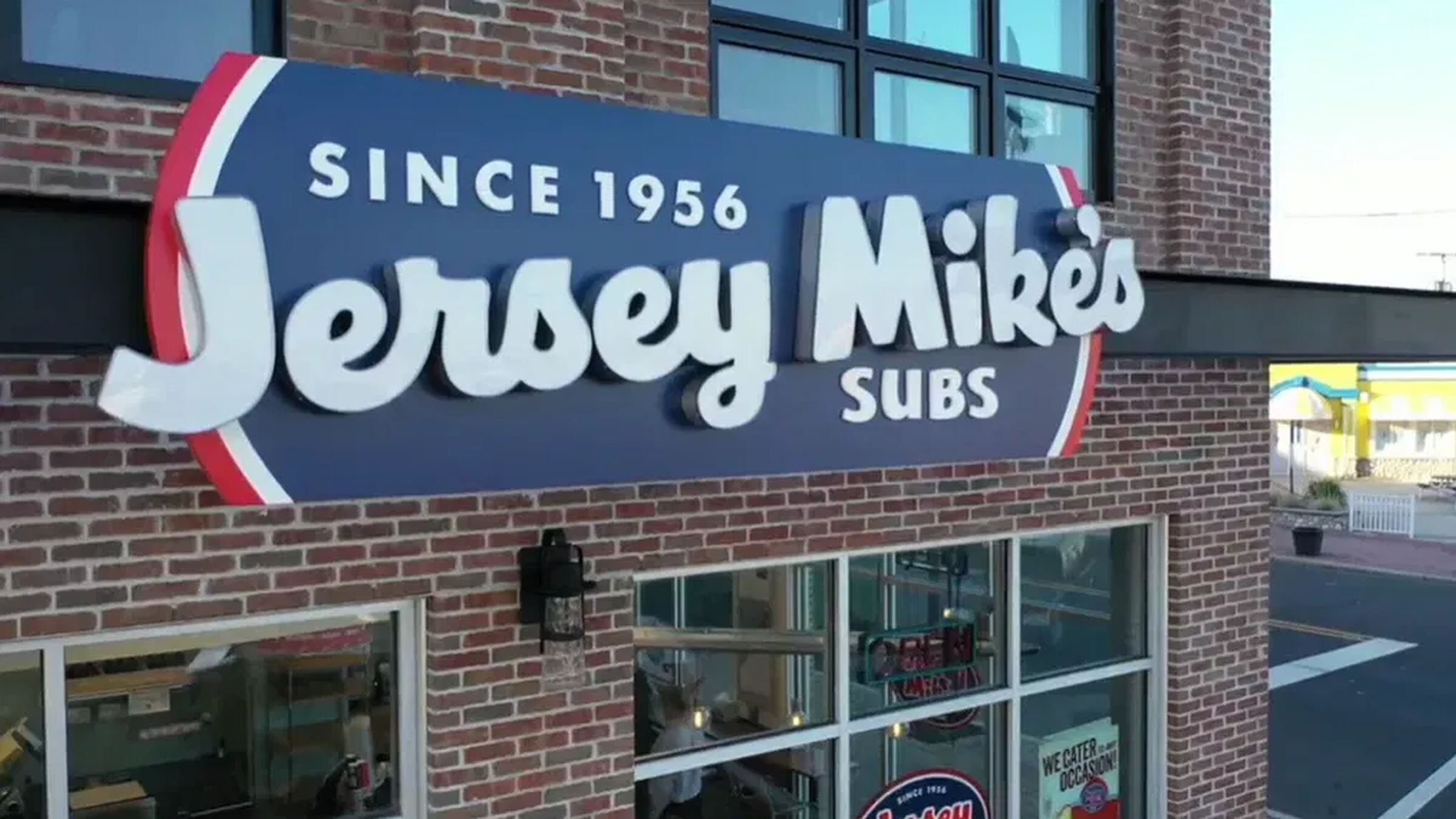 La nota de auxilio fue hallada por una trabajadora de Jersey Mikes cuando limpiaba el baño (Foto: Jersey Mikes)