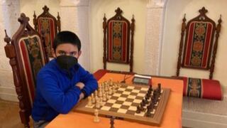 Un niño de 12 años de EE.UU. se convierte en el Gran Maestro más joven de la historia del ajedrez 