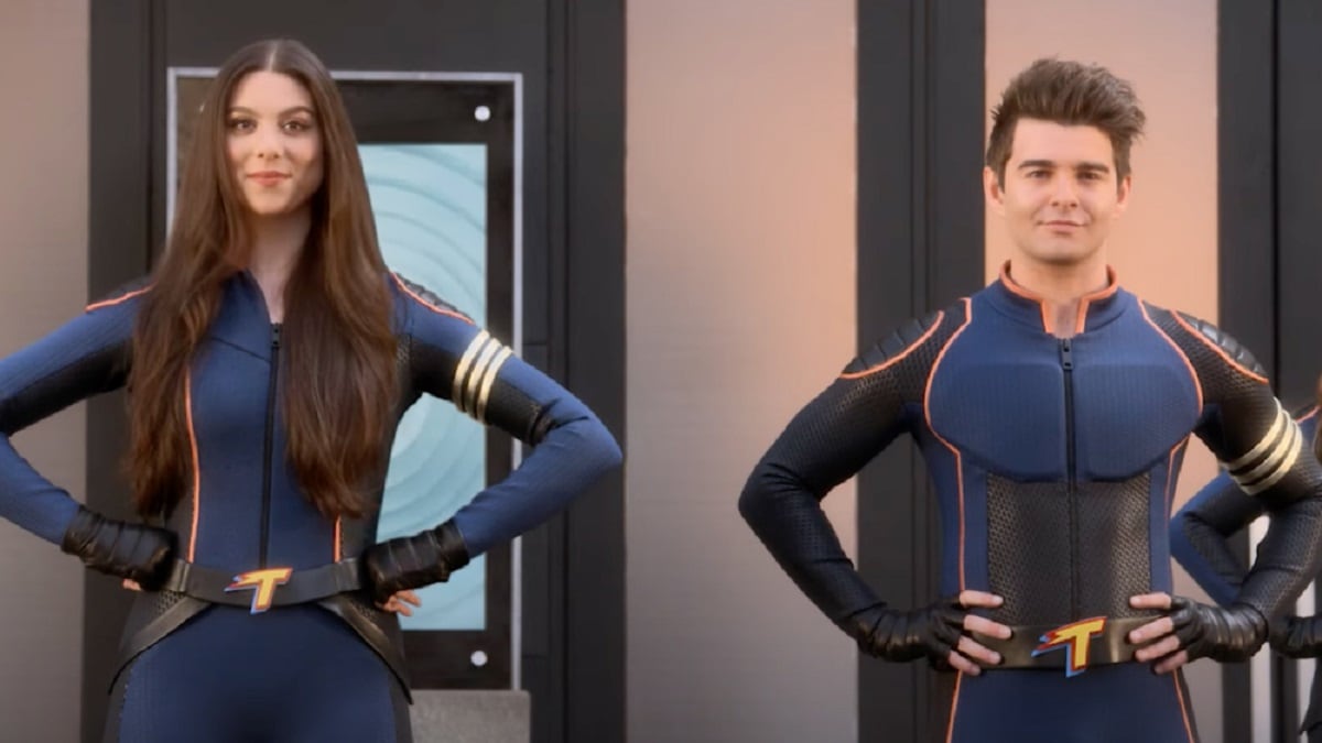 Phoebe (Kira Kosarin) y Max (Jack Griffo) están decididos a recuperar su estatus de superhéroes en la película "The Thundermans Return" (Foto: Paramount+)