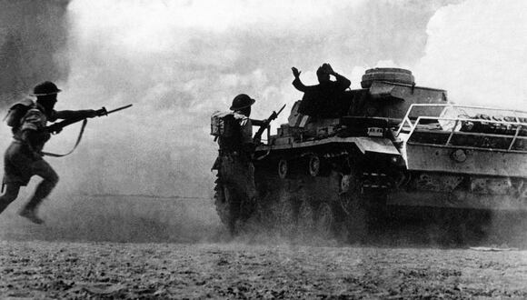 Soldados de las fuerzas aliadas durante la batalla en El Alamein. (Foto: AFP)
