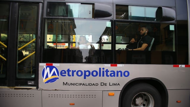 Barranco: choque entre vehículos en carril del Metropolitano causó demoras en servicio