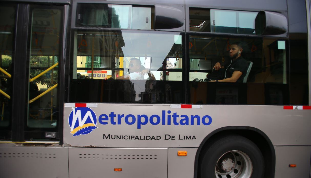 Asimismo, se presume de que la unidad de color negro brindaba el servicio de colectivo informal. Foto: GEC referencial