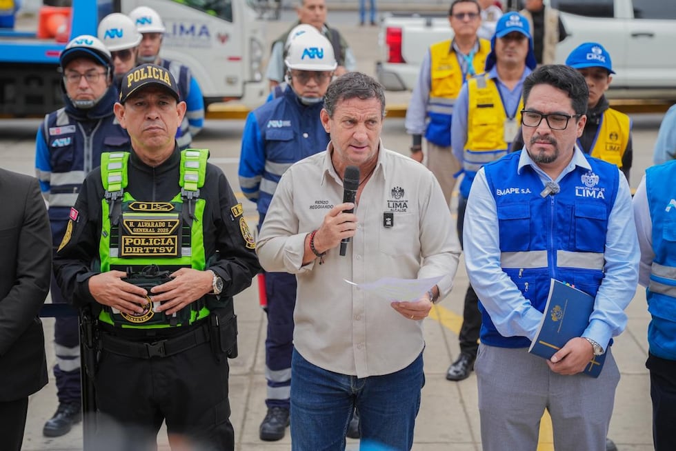 La Municipalidad de Lima puso en marcha un operativo de regulación del tránsito y fiscalización del transporte informal en la avenida Javier Prado, en coordinación con la Autoridad de Transporte Urbano (ATU), la Policía Nacional del Perú (PNP) y otras entidades.
