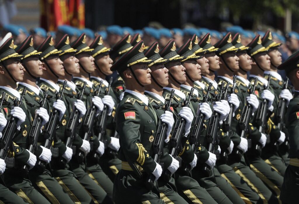 Soldaos chinos en un desfile militar. (Foto: AFP/ARCHIVO).