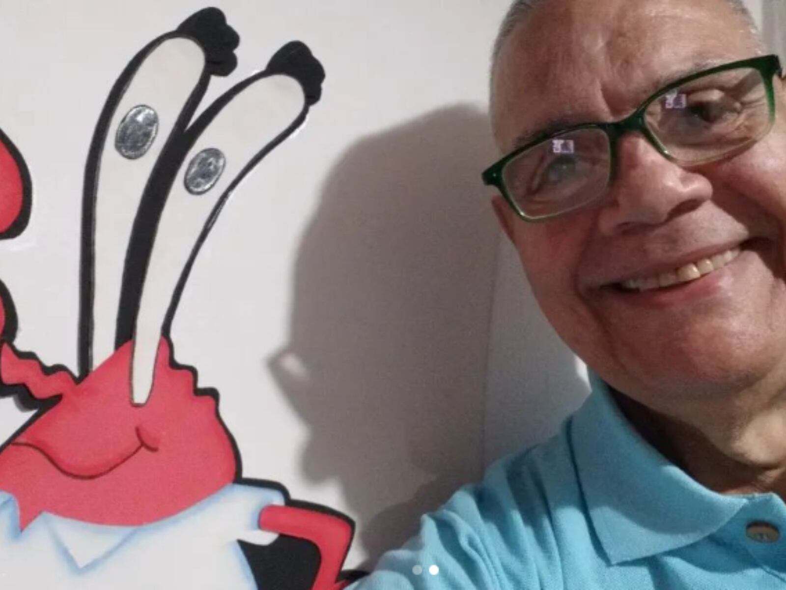 El actor junto a su personaje de Don Cangrejo (Foto: Luis Pérez Pons / Instagram)