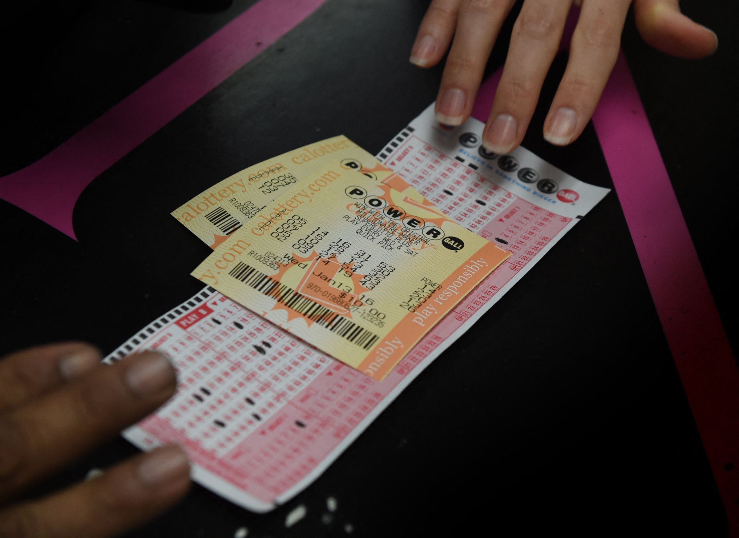 Las posibilidades de ganar el premio mayor del Powerball son extremadamente bajas, aproximadamente 1 en 292.2 millones. (Foto: Mark Ralston / AFP)
