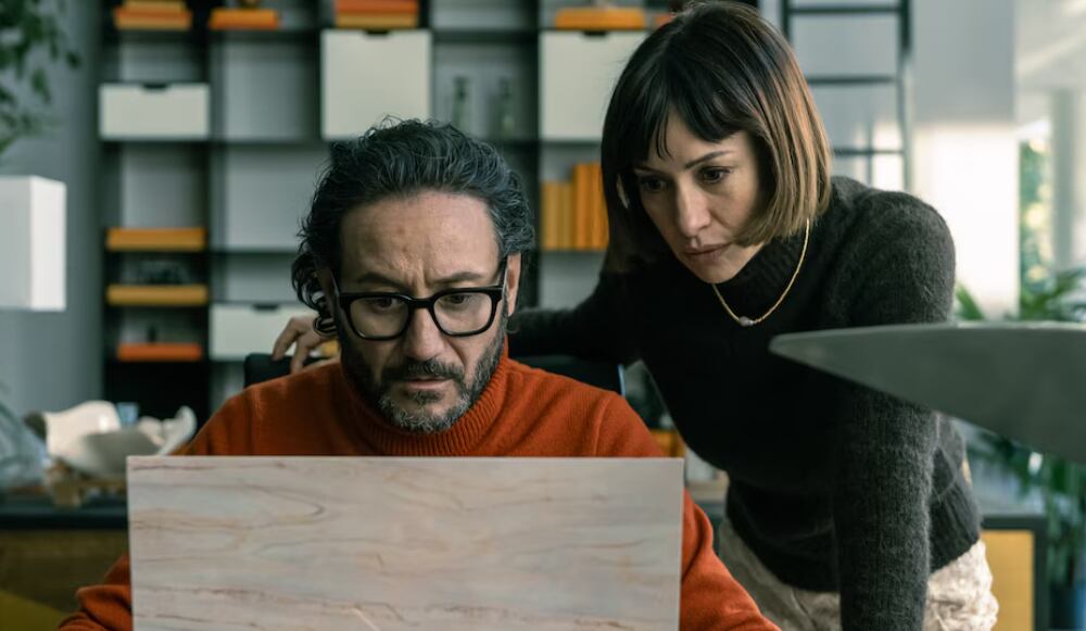 Natalia Verbeke da vida al contrapunto emocional y estratégico, enfrentando secretos familiares en el corazón del Kimera Underground Park (Foto: Netflix)