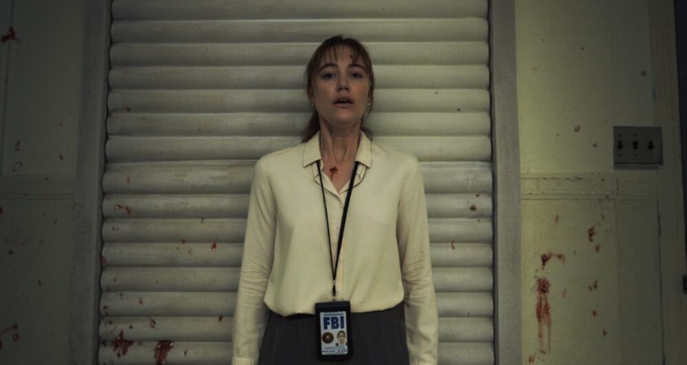 Maika Monroe hace un papel excelente como Lee Harker, la protagonista de la cinta "Longlegs". (Foto: Diamond Films)