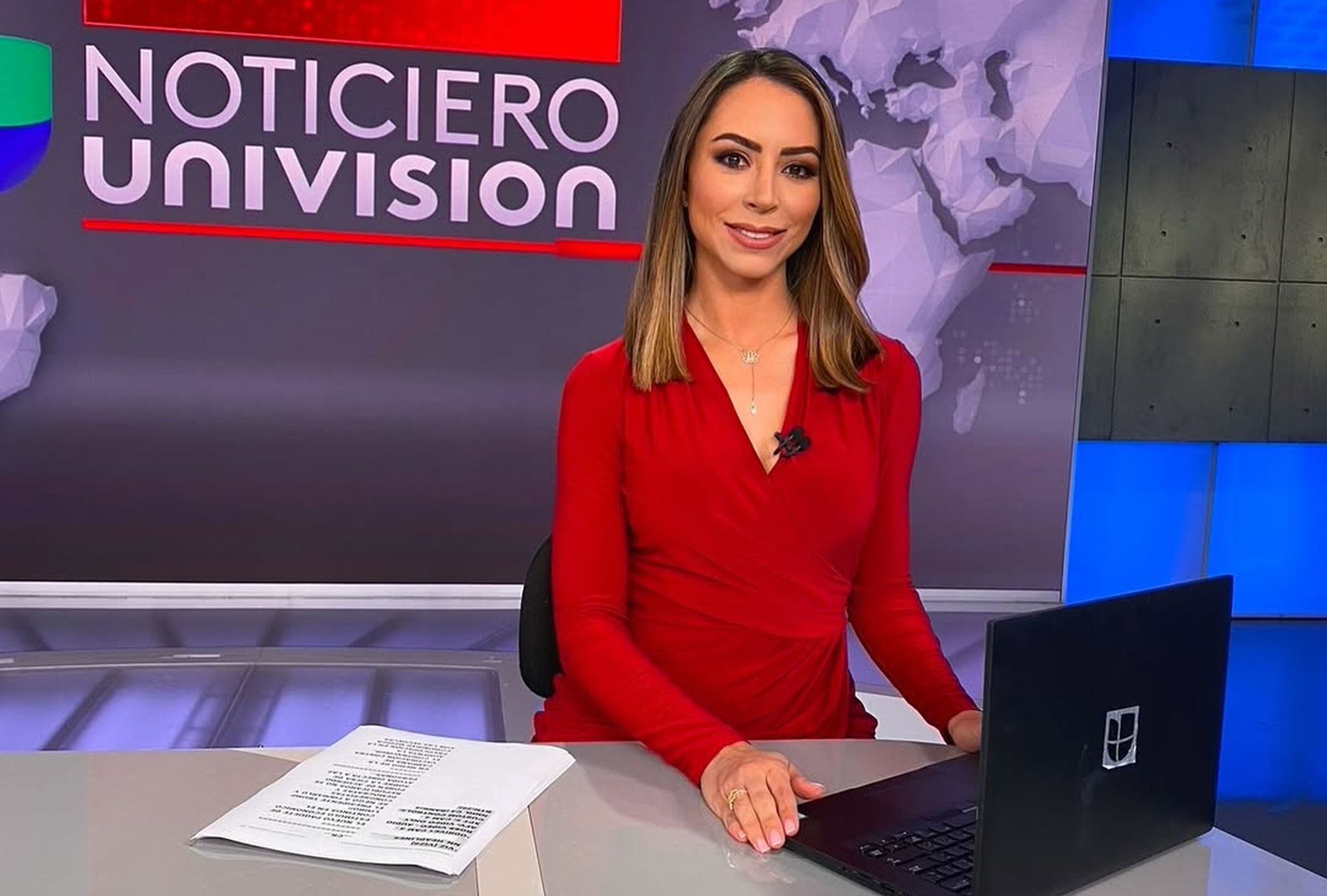 A lo largo de su carrera en Univision, Carolina Rosario también llegó a conducir "Noticiero Univision" (Foto: Instagram)