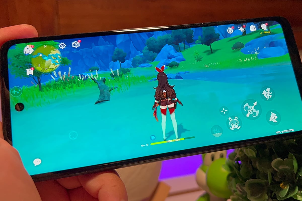 ¿Y con Genshin Impact? Pues los colores son bastante fuertes y no hay tampoco retrasos entre lo que pulsas y lo que ejecutas el juego. (Foto: MAG - Rommel Yupanqui)