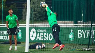 Miguel Trauco se estrenó de arquero con el Saint-Étienne: “Selección Peruana. Aquí está su nuevo portero” | FOTOS