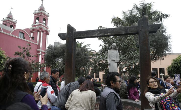 Pozo de los deseos es visitado por miles de fieles cada 30 de agosto. Foto: Andina