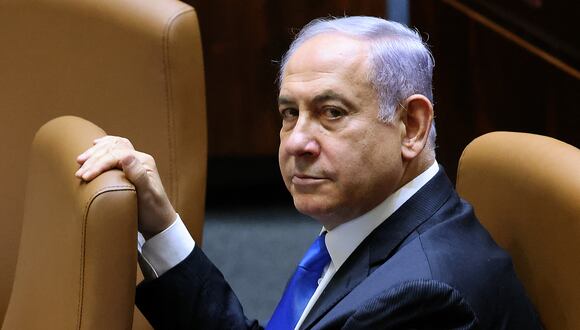 El primer ministro de Israel, Benjamin Netanyahu, asiste a una sesión especial para votar sobre un nuevo gobierno en la Knesset en Jerusalén, el 13 de junio de 2021. (Foto de EMMANUEL DUNAND / AFP).