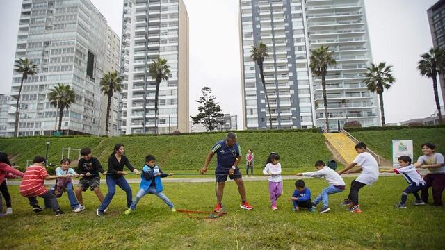 Por qué el alcalde de Miraflores prohibió hacer pícnics y deporte en el parque Grau