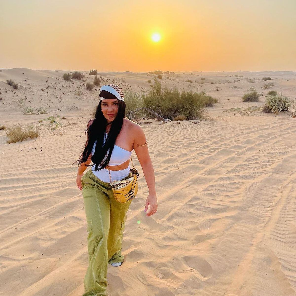 Tomándose una fotografía durante su visita a Dubái (Foto: Aydahli / Instagram)