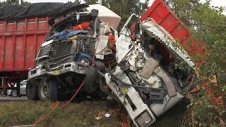 Áncash: un muerto y dos heridos dejó choque frontal de camiones