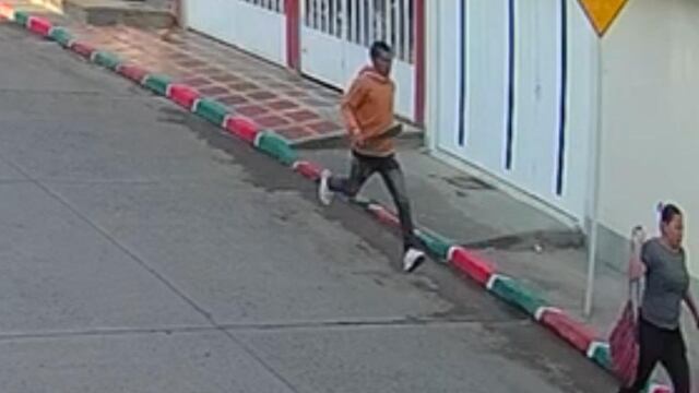 Un hombre asesina en plena de calle de un municipio colombiano a su expareja (VIDEO)