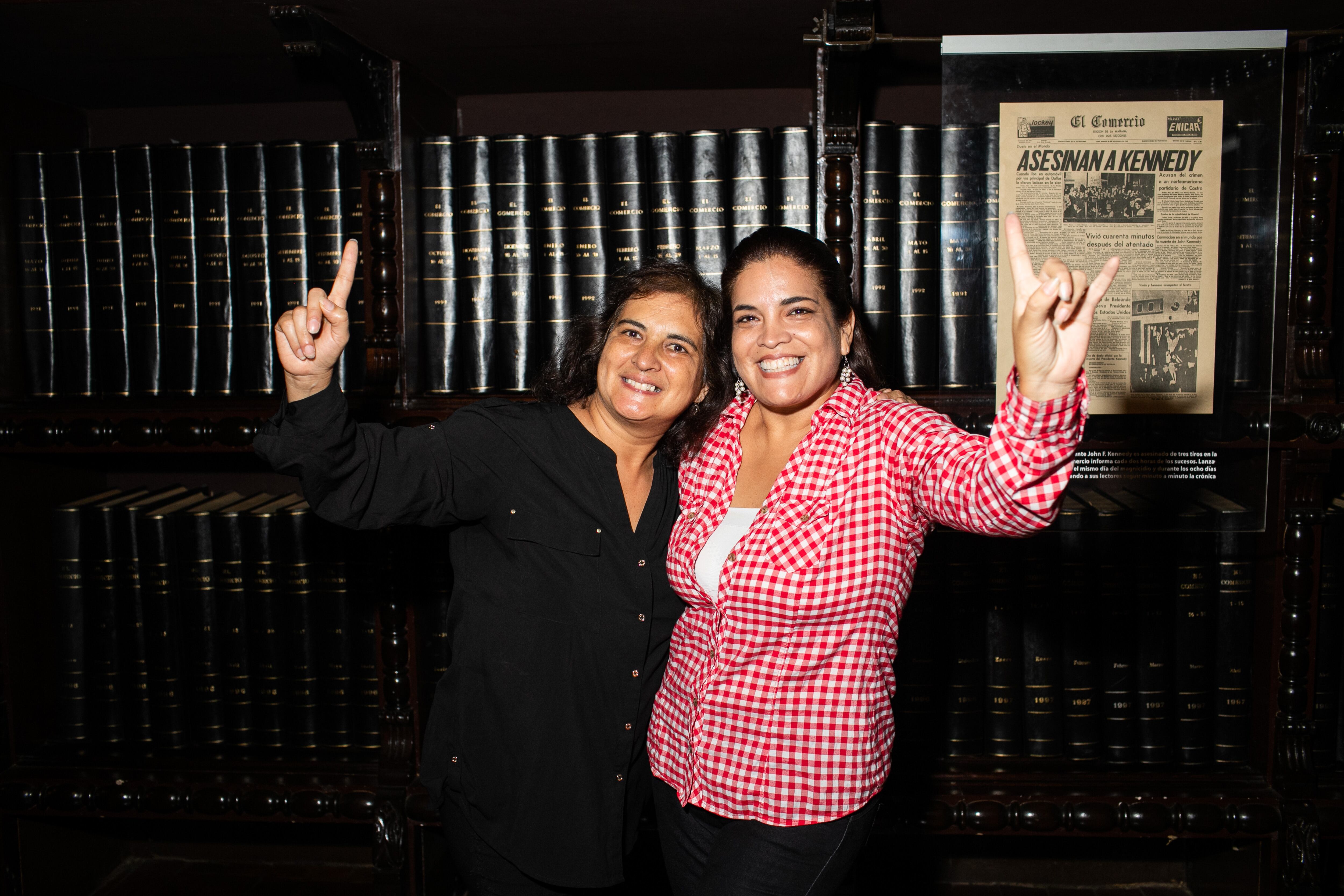 Suscriptoras de El Comercio visitando la hemeroteca del decano en el Centro de Lima.
© Victor Idrogo / Icónica