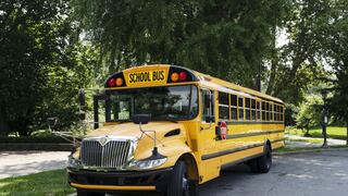 Confirmado: la maniobra cerca de autobuses escolares que ahora te cuesta una multa de 225 dólares en Miami-Dade