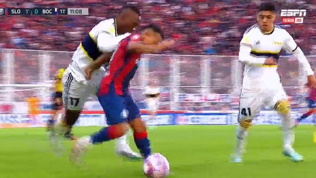 Advíncula se molestó: Barrios le pisó la pelota y el peruano cometió falta | VIDEO