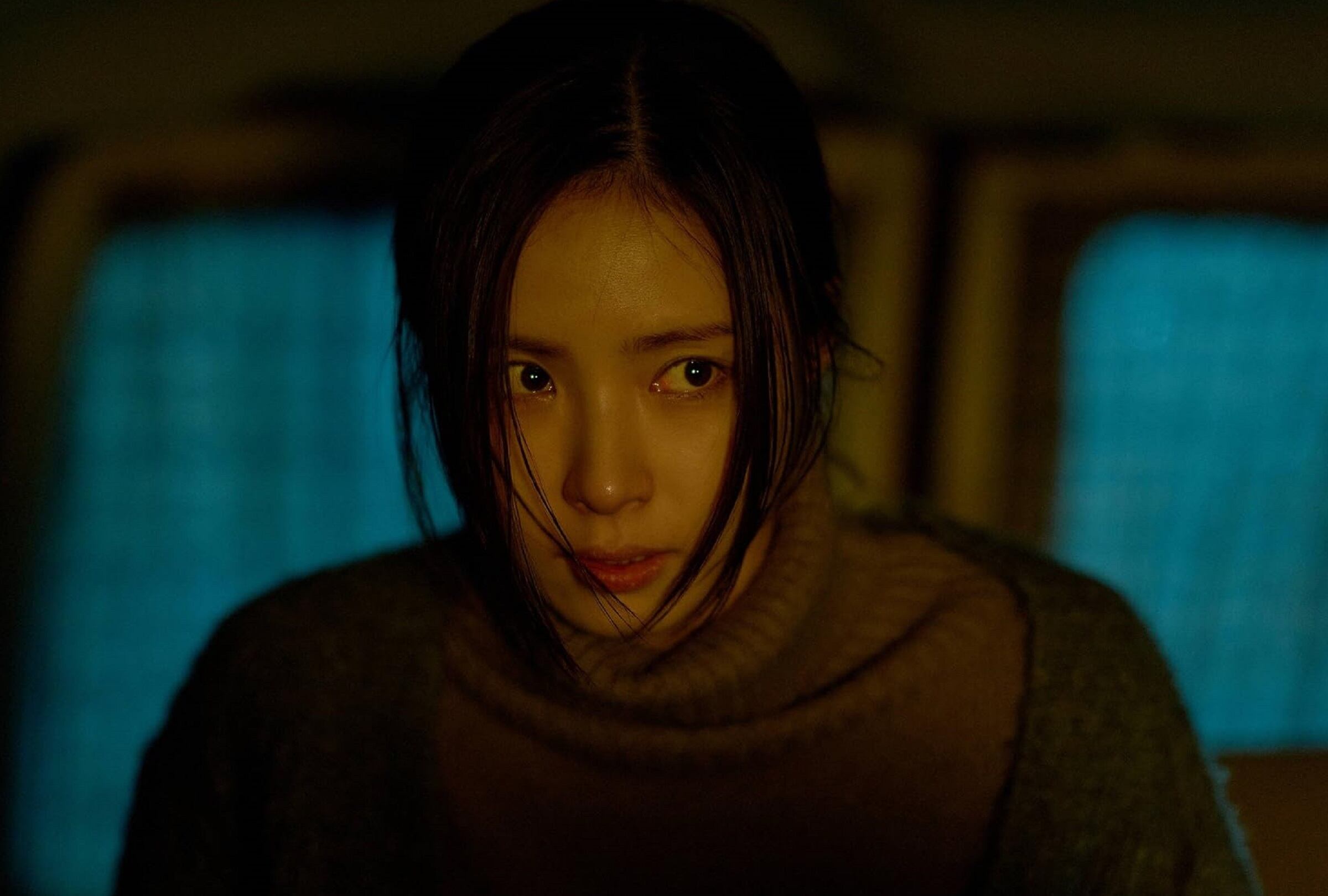 Al final de la película coreana "Inthum", Chae Seon-hwa (Shin Se-kyung) solicita una nueva identidad para empezar otra vida tras perderlo todo (Foto: Netflix)