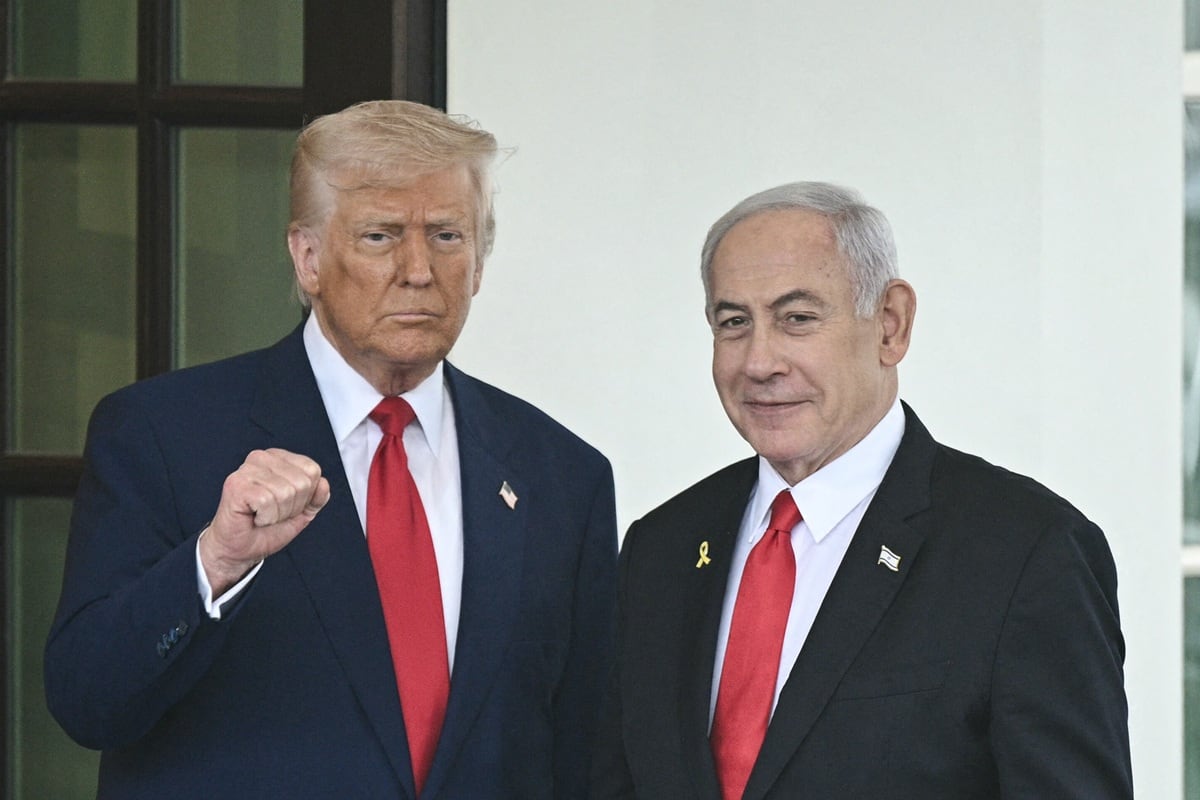 El presidente de Estados Unidos, Donald Trump, recibe al primer ministro israelí, Benjamin Netanyahu, en la Casa Blanca en Washington, DC, el 7 de abril de 2025. (Foto de Brendan SMIALOWSKI / AFP)