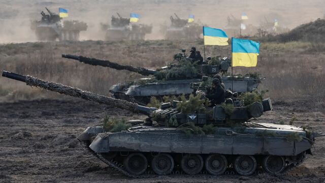 Ucrania aprueba la ley marcial y se prepara para una invasión rusa