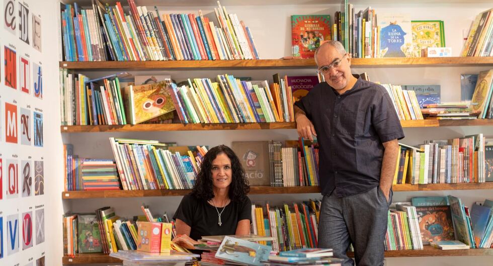 Soledad Cunliffe y Manuel Velarde, socios de la librería La Rebelde.