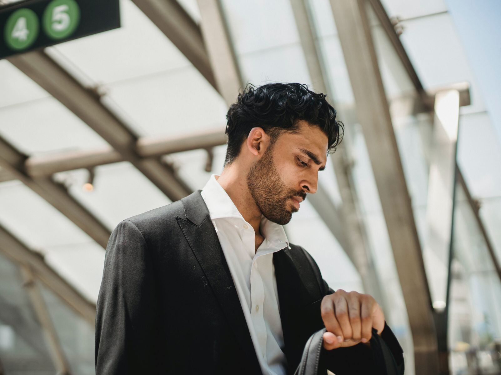 La hora 15:15 en el reloj tiene un significado especial y gracias a la numerología lo podrás descubrir. (Foto: Ketut Subiyanto / Pexels)