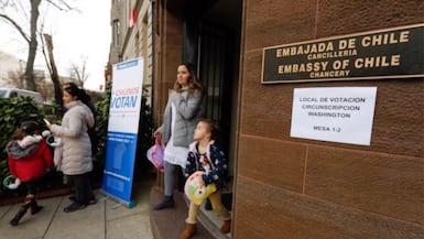 ¿A qué hora abren y cierran las mesas de votación en EE.UU. para la segunda vuelta de las elecciones en Chile 2025?