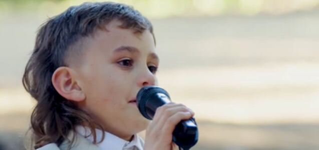El niño de 8 años que se animó a dar un discurso en la boda de su madre y emocionó a todos