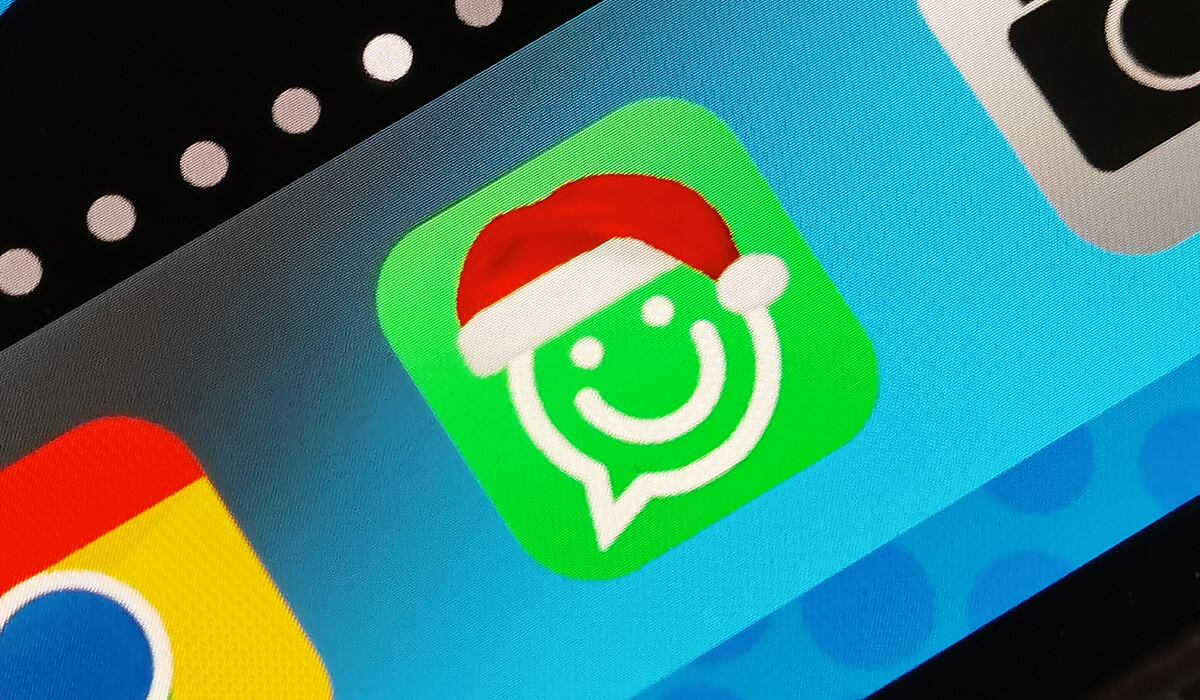 De esta manera podrás cambiar el logo de WhatsApp y colocarle una gorrita de Navidad. (Foto: MAG)