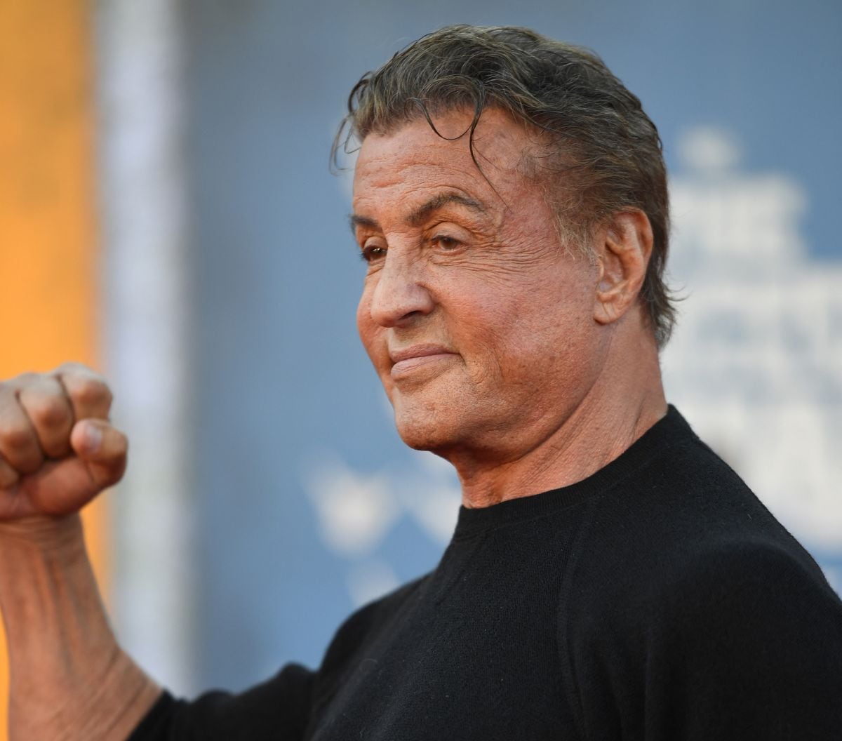 Cuando Sylvester Stallone llegó para el estreno de "The Suicide Squad" en el teatro Regency Village en Westwood, California, el 2 de agosto de 2021 (Foto: Robyn Beck / AFP)