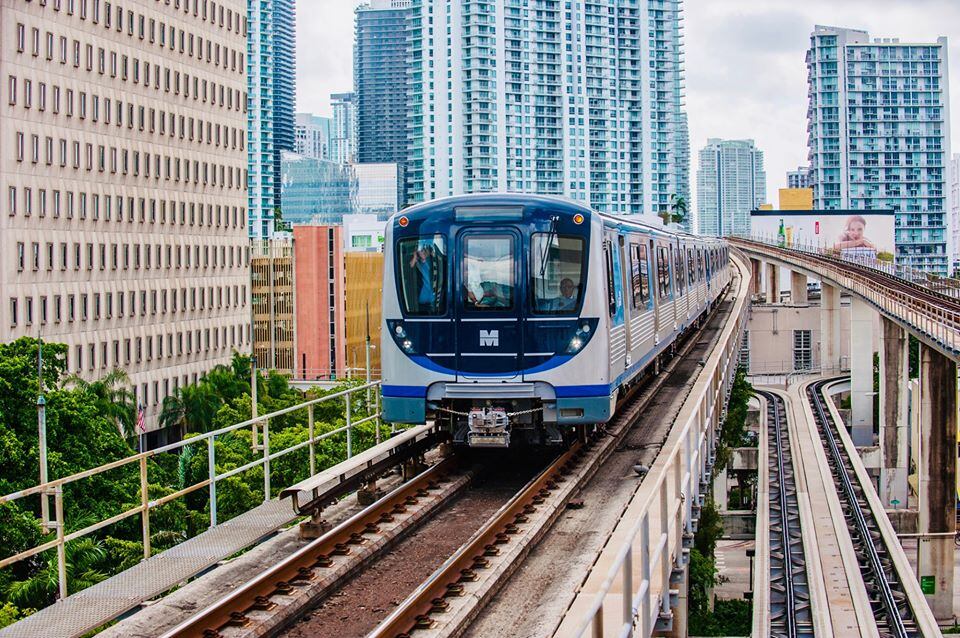 El Metrorail es un sistema de metro que abastece al área metropolitana de Miami, Florida. Inaugurado el 20 de mayo de 1984, actualmente el Metrorail cuenta con 2 líneas y 23 estaciones.
