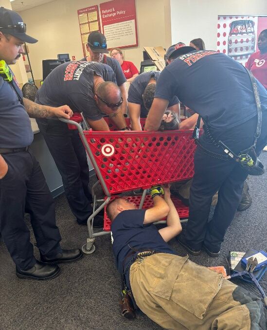 Afortunadamente, el hecho no pasó de ser un gran susto y la niña resultó ilesa. (Foto: @emannem13)