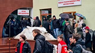 Moscovitas acuden en masa para donar sangre para víctimas de atentado en sala conciertos