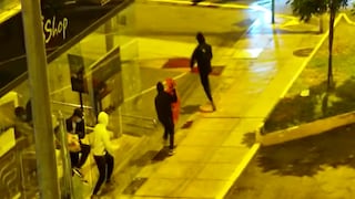 Asaltantes en serie acechan en manada en zonas comerciales: ¿Quiénes están detrás de los aparatosos robos en grupo y a qué distritos apuntan? | VIDEOS