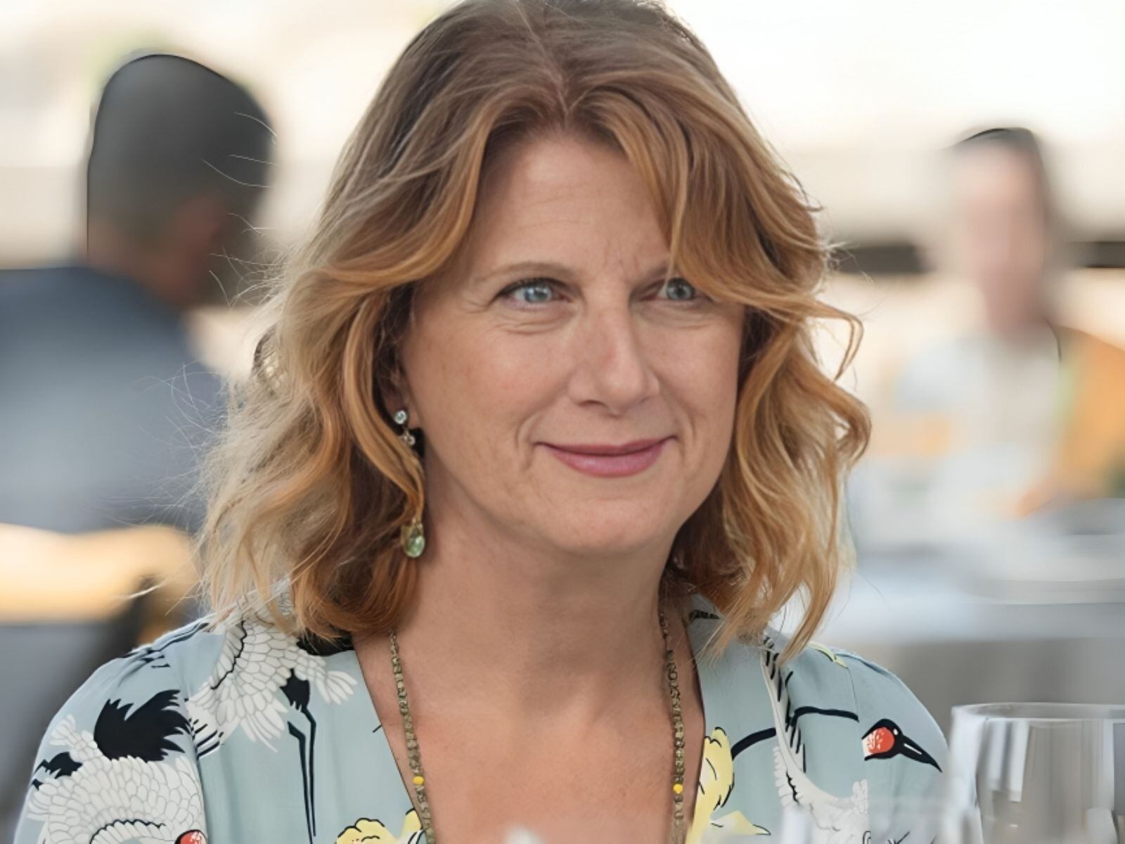 Anna (Angela Finocchiaro) teme que su madre se convierta en una más de las victimas de Nunzio en la película “La herencia tiene un precio” (Foto: Netflix)