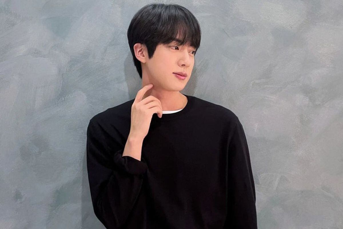 Jin se presentó el martes 13 de diciembre para realizar sus cinco semanas de entrenamiento antes de integrar una unidad (Foto: Jin / Instagram)