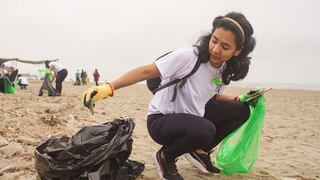Conoce esta iniciativa liderada por mujeres para limpiar las playas del Perú 
