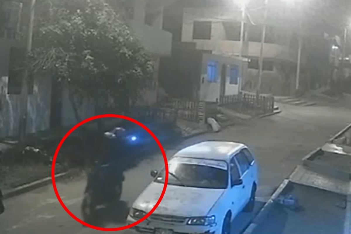 Cámaras captan a delincuentes que desatan ráfaga de disparos frente a una tienda en Ancón. (Foto: Captura/Latina)