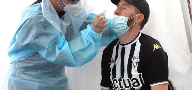 Si te contagias de COVID-19 y gripe, esto te puede pasar