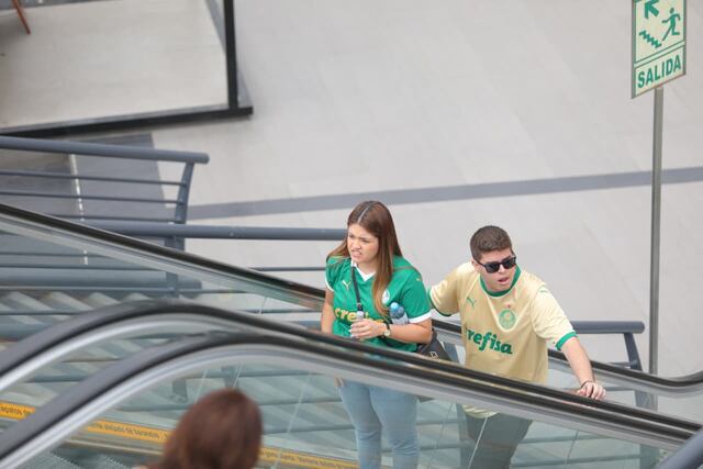 Las autoridades locales y aeroportuarias están reforzando los operativos de seguridad y recepción para manejar el flujo constante de miles de seguidores que se espera que lleguen en las próximas horas para apoyar a sus respectivos equipos.